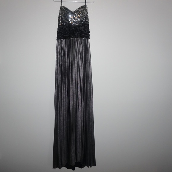 Beautiful formal dress - Picture 3 of 6